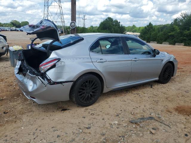 4T1B11HK7JU156883 - 2018 TOYOTA CAMRY L SILVER photo 3