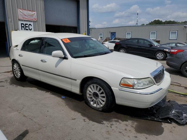 1LNHM81W83Y671524 - 2003 LINCOLN TOWN CAR EXECUTIVE WHITE photo 4