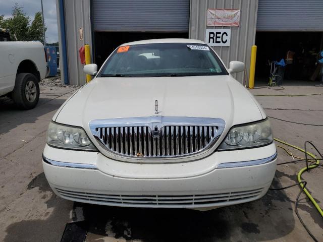 1LNHM81W83Y671524 - 2003 LINCOLN TOWN CAR EXECUTIVE WHITE photo 5