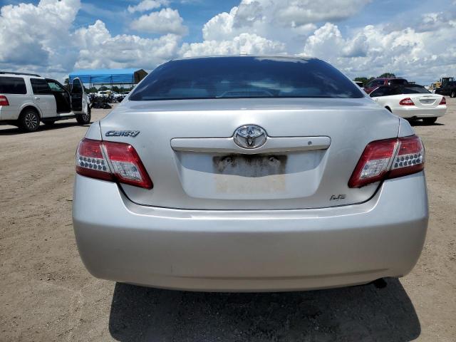 4T1BF3EKXBU711747 - 2011 TOYOTA CAMRY BASE SILVER photo 6