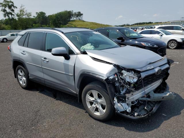 2T3P1RFV6LW131212 - 2020 TOYOTA RAV4 XLE SILVER photo 4