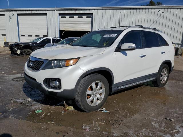 5XYKT4A61CG217968 - 2012 KIA SORENTO BASE WHITE photo 2