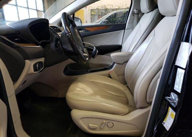 5LMCJ2D96JUL07609 - 2018 LINCOLN MKC SELECT Schwarz Foto 7