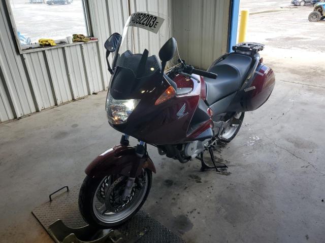 VTMRC5228AE001405 - 2010 HONDA NT700 V BURGUNDY photo 2