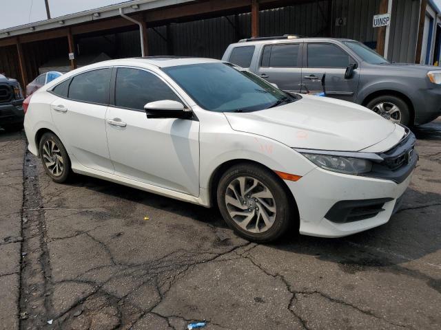 2HGFC2F71JH556608 - 2018 HONDA CIVIC EX Սպիտակ լուսանկար 4