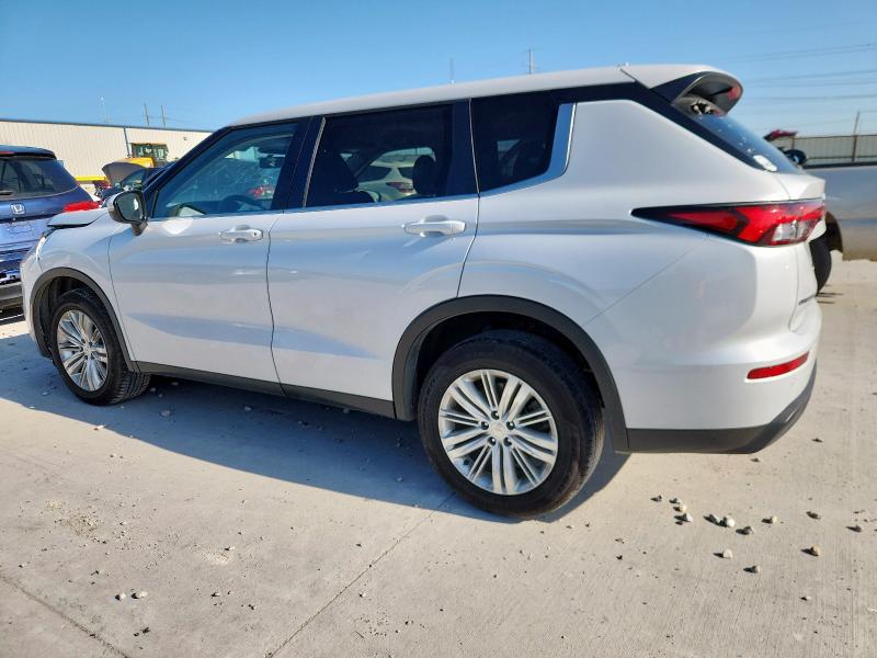JA4J3UA85RZ080874 - 2024 MITSUBISHI OUTLANDER ES WHITE photo 2