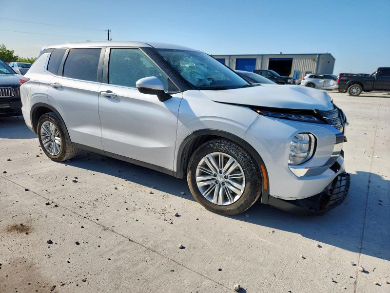 JA4J3UA85RZ080874 - 2024 MITSUBISHI OUTLANDER ES WHITE photo 4