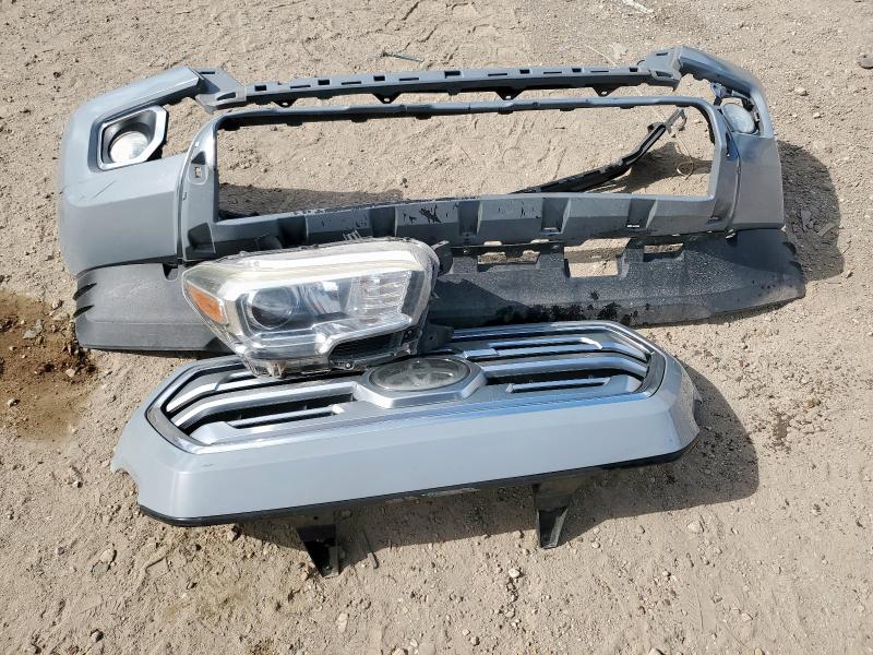 5TFEZ5CN5JX062938 - 2018 TOYOTA TACOMA DOUBLE CAB GRAY photo 12