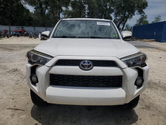 JTEBU5JR0G5293270 - 2016 TOYOTA 4RUNNER SR5/SR5 PREMIUM WHITE photo 5