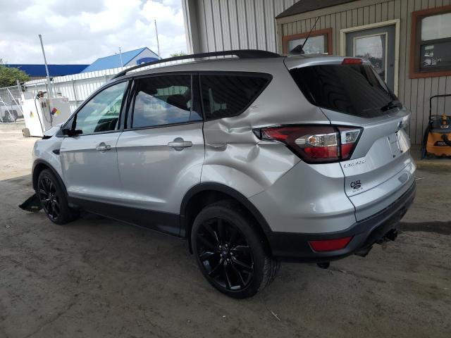 1FMCU9GD0JUD41810 - 2018 FORD ESCAPE SE رمادي صورة 2