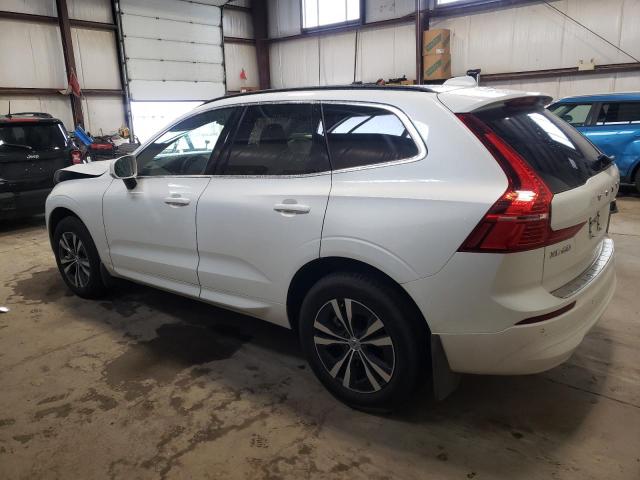 LYV062RV0PB356454 - 2023 VOLVO XC60 PLUS WHITE photo 2