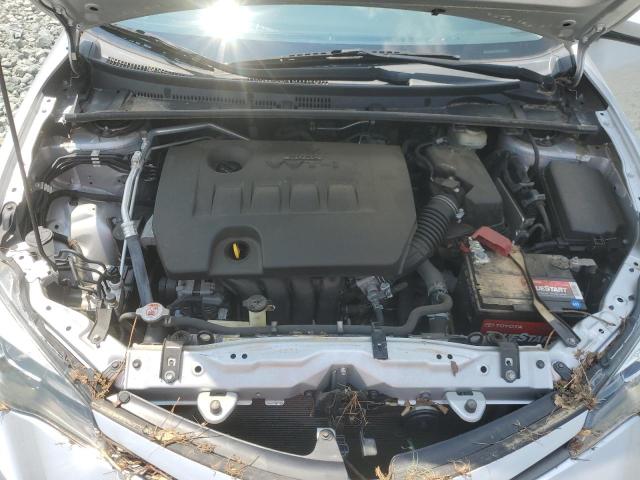 5YFBURHE4JP789598 - 2018 TOYOTA COROLLA L SILVER photo 11