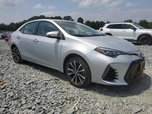 5YFBURHE4JP789598 - 2018 TOYOTA COROLLA L SILVER photo 4