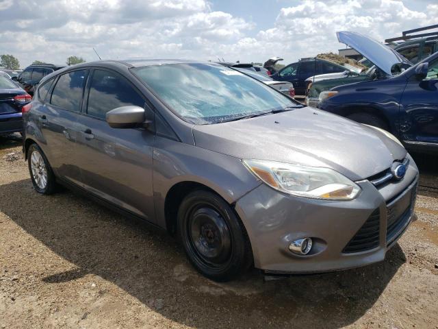 1FAHP3K2XCL136076 - 2012 FORD FOCUS SE GRAY photo 4