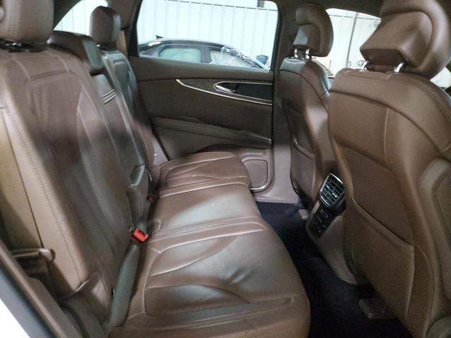 2LMTJ8LP2GBL45301 - 2016 LINCOLN MKX RESERVE Կրեմագույն լուսանկար 11