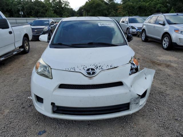 JTKKU4B49AJ058715 - 2010 TOYOTA SCION XD WHITE photo 5