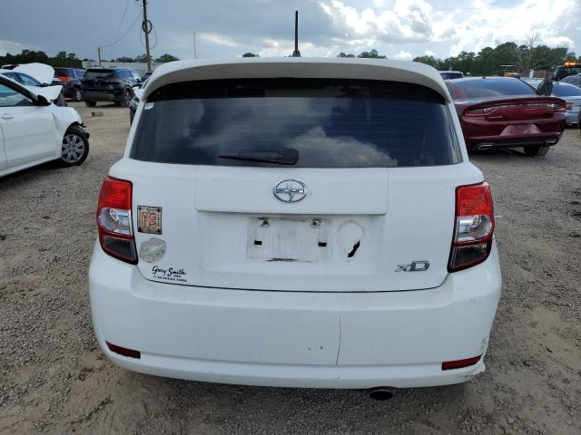 JTKKU4B49AJ058715 - 2010 TOYOTA SCION XD WHITE photo 6