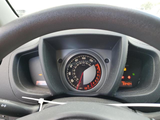 JTKKU4B49AJ058715 - 2010 TOYOTA SCION XD WHITE photo 9