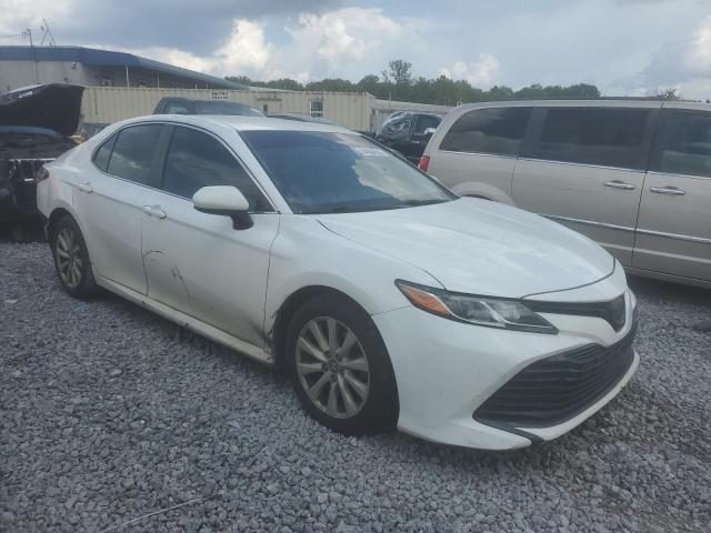 4T1B11HK6JU607866 - 2018 TOYOTA CAMRY L WHITE photo 4