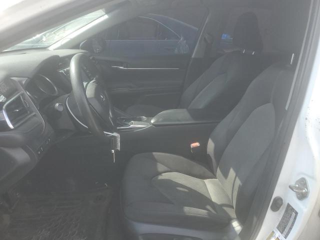 4T1B11HK6JU607866 - 2018 TOYOTA CAMRY L WHITE photo 7