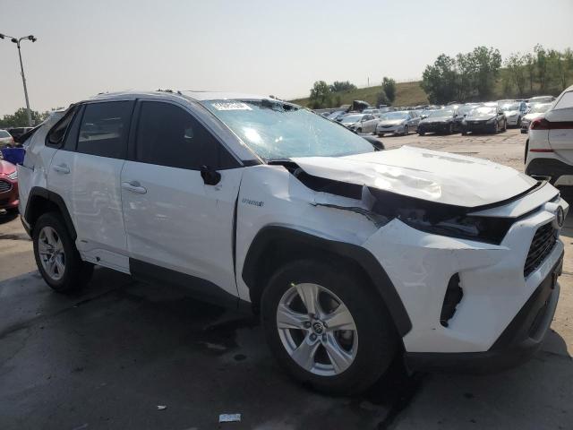 2T3R6RFV5MW012692 - 2021 TOYOTA RAV4 XLE WHITE photo 4