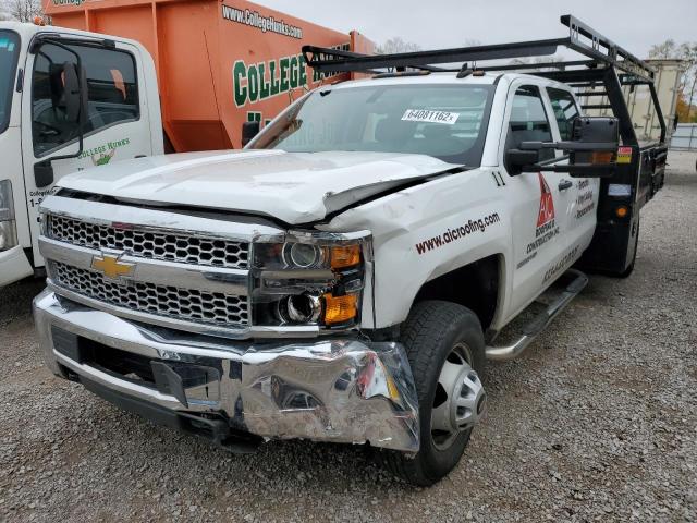 1GB4CVCGXKF153942 - 2019 CHEVROLET SILVERADO C3500 WHITE photo 2