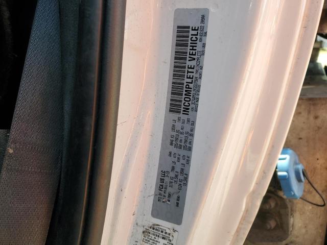 3C7WRMDL2KG537904 - 2019 RAM 5500 WHITE photo 13