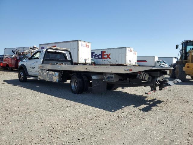 3C7WRMDL2KG537904 - 2019 RAM 5500 WHITE photo 2