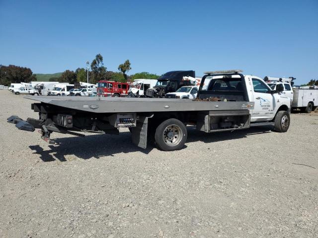 3C7WRMDL2KG537904 - 2019 RAM 5500 WHITE photo 3