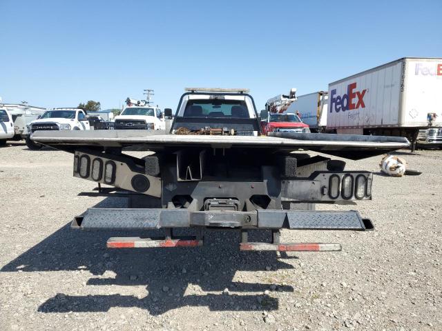 3C7WRMDL2KG537904 - 2019 RAM 5500 WHITE photo 6