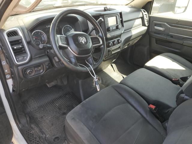 3C7WRMDL2KG537904 - 2019 RAM 5500 WHITE photo 8