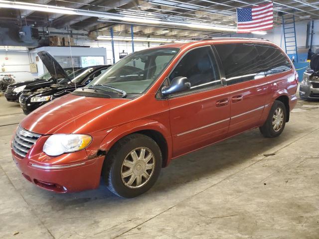 2C8GP64L55R457268 - 2005 CHRYSLER TOWN & COU LIMITED RED photo 1