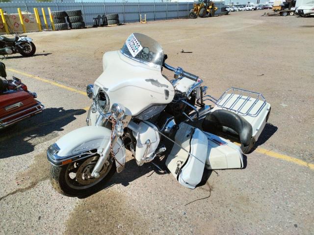 1HD1FCW135Y607750 - 2005 HARLEY-DAVIDSON FLHTCUI WHITE photo 2