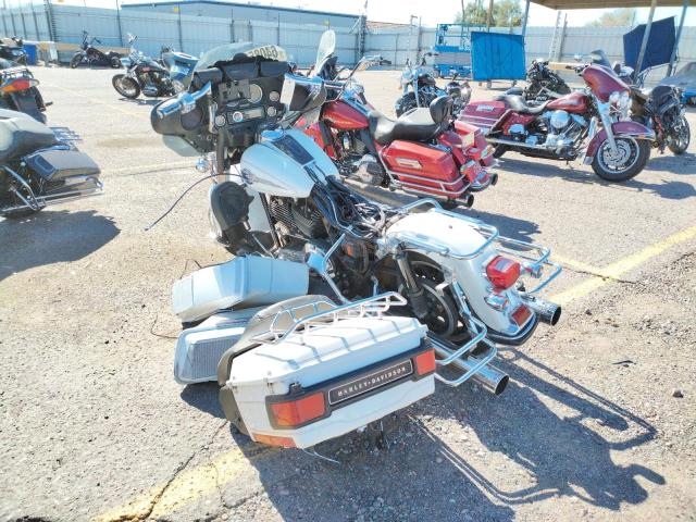 1HD1FCW135Y607750 - 2005 HARLEY-DAVIDSON FLHTCUI 白色 照片 3