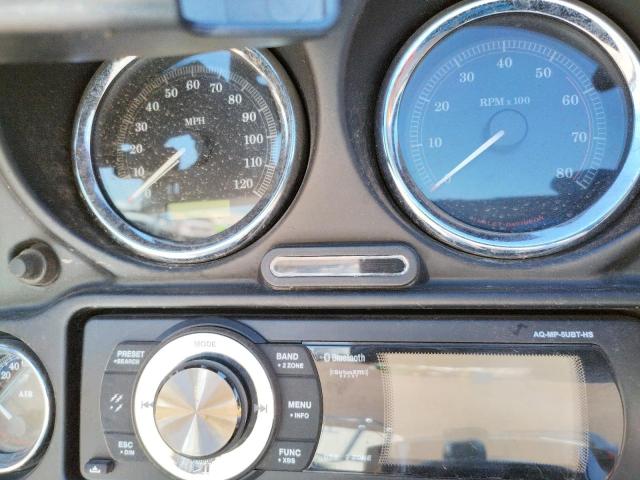 1HD1FCW135Y607750 - 2005 HARLEY-DAVIDSON FLHTCUI 白色 照片 8