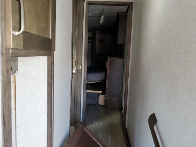 4YDF37323KA742765 - 2019 KEYSTONE MONTANA Zweifarbig Foto 5