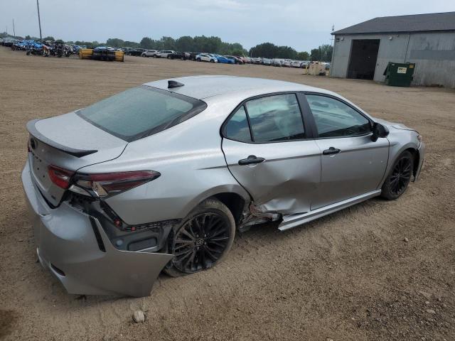 4T1T11AK9MU451521 - 2021 TOYOTA CAMRY SE 银色 照片 3