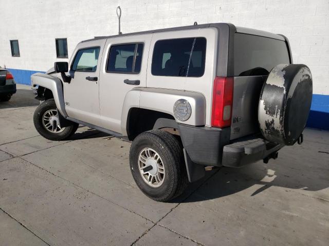 5GTDN136168198860 - 2006 HUMMER H3 SILVER photo 2