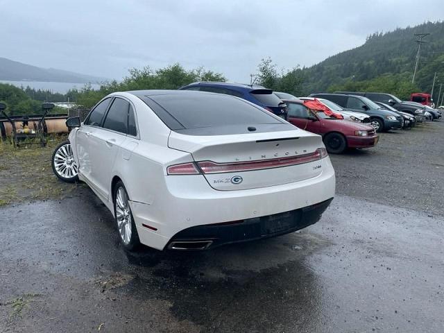 3LN6L2J96GR601798 - 2016 LINCOLN MKZ WHITE photo 2