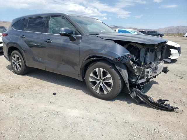 5TDGZRAH3NS124524 - 2022 TOYOTA HIGHLANDER XLE GRAY photo 4