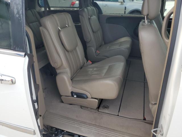 2C4RC1CG3CR288989 - 2012 CHRYSLER TOWN & COU TOURING L WHITE photo 11