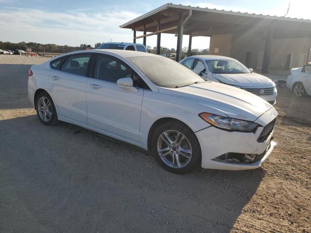 3FA6P0HD2JR188931 - 2018 FORD FUSION SE WHITE photo 4