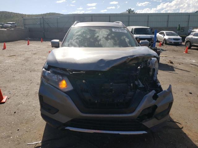 KNMAT2MV5JP592680 - 2018 NISSAN ROGUE S ნაცრისფერი ფოტო 5