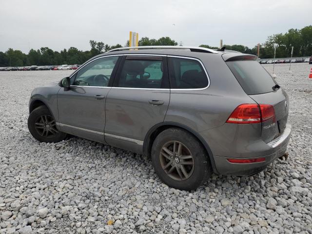 WVGFF9BPXBD004510 - 2011 VOLKSWAGEN TOUAREG V6 GRAY photo 2