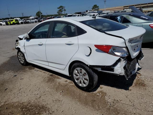 KMHCT4AE5GU092243 - 2016 HYUNDAI ACCENT SE WHITE photo 2