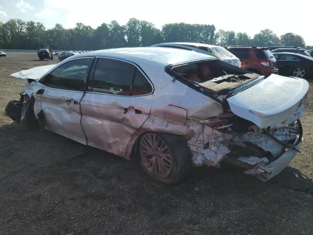 4T1B11HK8JU116067 - 2018 TOYOTA CAMRY L WHITE photo 2