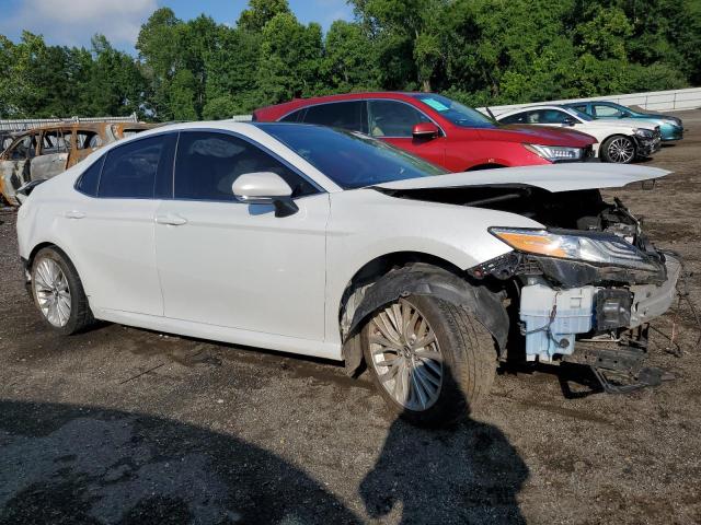 4T1B11HK8JU116067 - 2018 TOYOTA CAMRY L WHITE photo 4