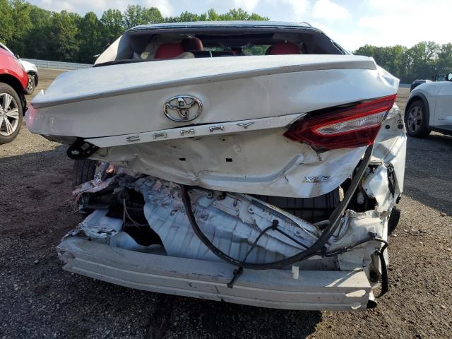 4T1B11HK8JU116067 - 2018 TOYOTA CAMRY L WHITE photo 6