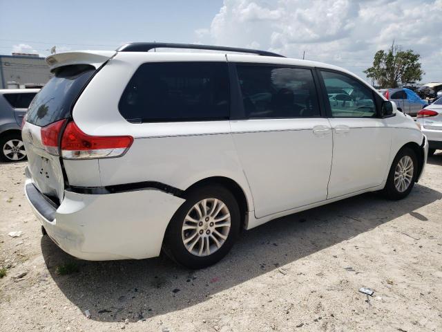 5TDYK3DC4DS382362 - 2013 TOYOTA SIENNA XLE WHITE photo 3