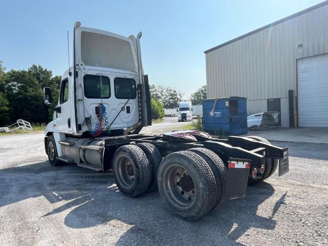 1FUJGEDR2CLBF3348 - 2012 FREIGHTLINER CASCADIA 1 UNKNOWN - NOT OK FOR INV. photo 3